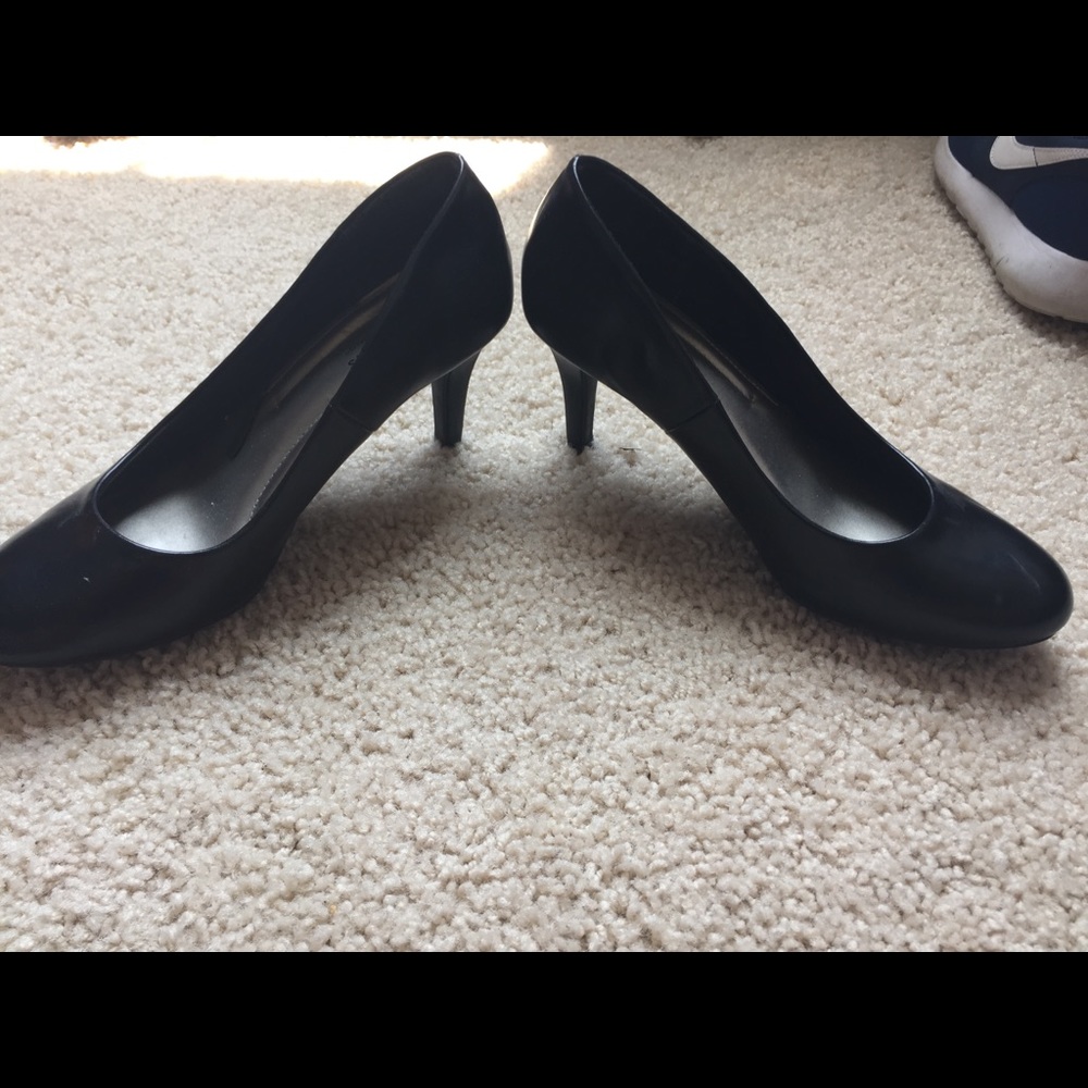 Black Comfort Plus by Predictions Pumps